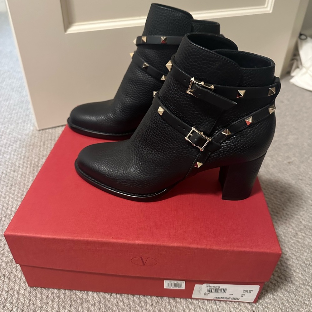 Valentino Rock-stud ankle boot. Black. Size 39. Never worn